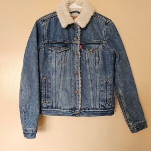 Levi’s Sherpa Trucker Sherpa-Lined Denim Jacket Size S - MINT!